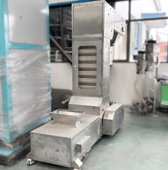 Elevador de cangilones tipo Z con capacidad de 20 m3/h para procesamiento de alimentos